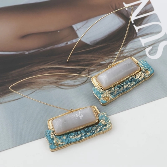 Earring - Picture 2 of 4